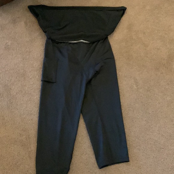 Skirtsport one piece skirted capri leggings - Picture 3 of 5